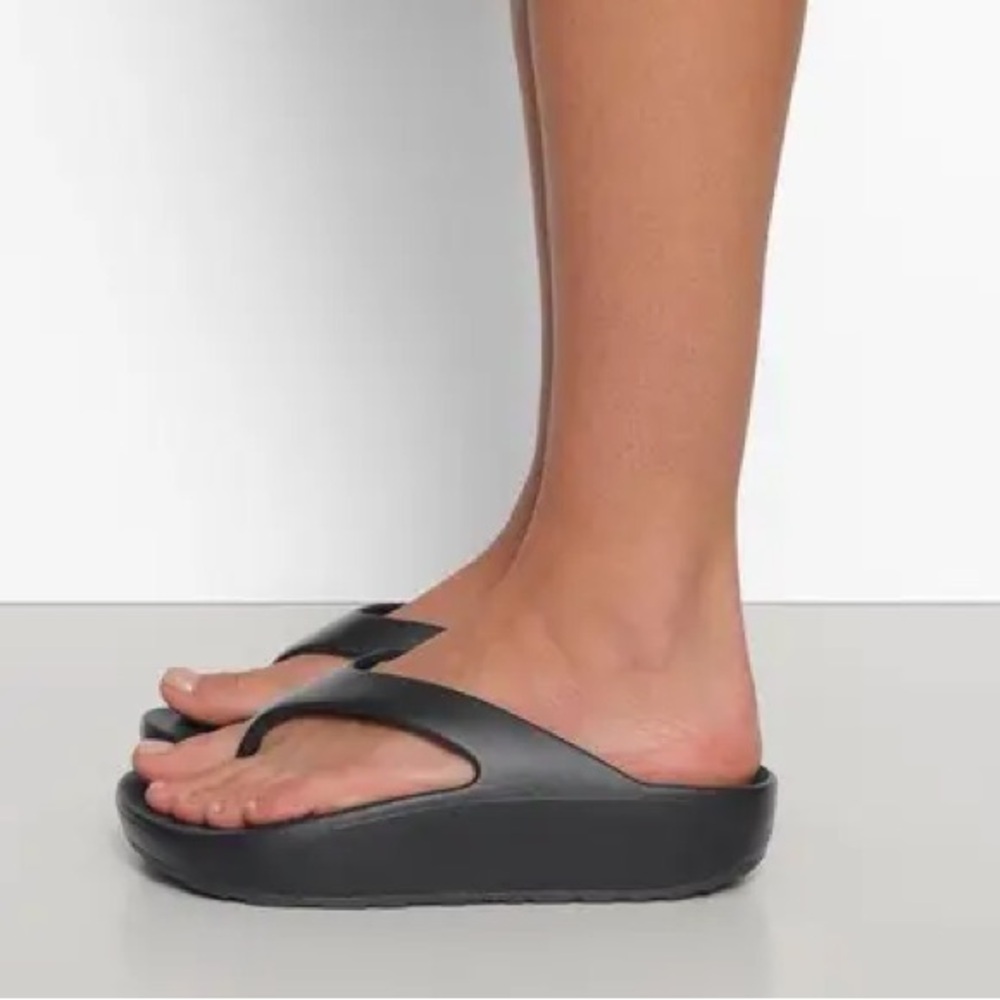 Skims Brand New (NWT) molded sandal Onyx Black - Picture 6 of 7